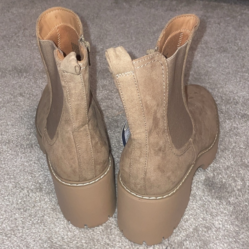 Universal thread taupe lug sole Chelsea boot  size 10 faux suede - Picture 4 of 11